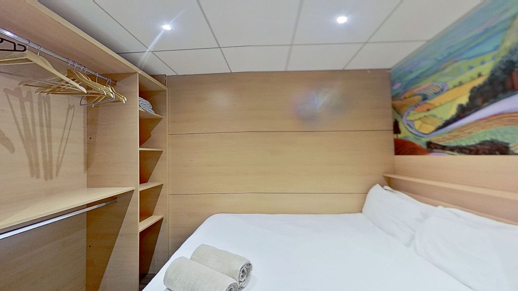 Property photo 3 of 5 Bedroom