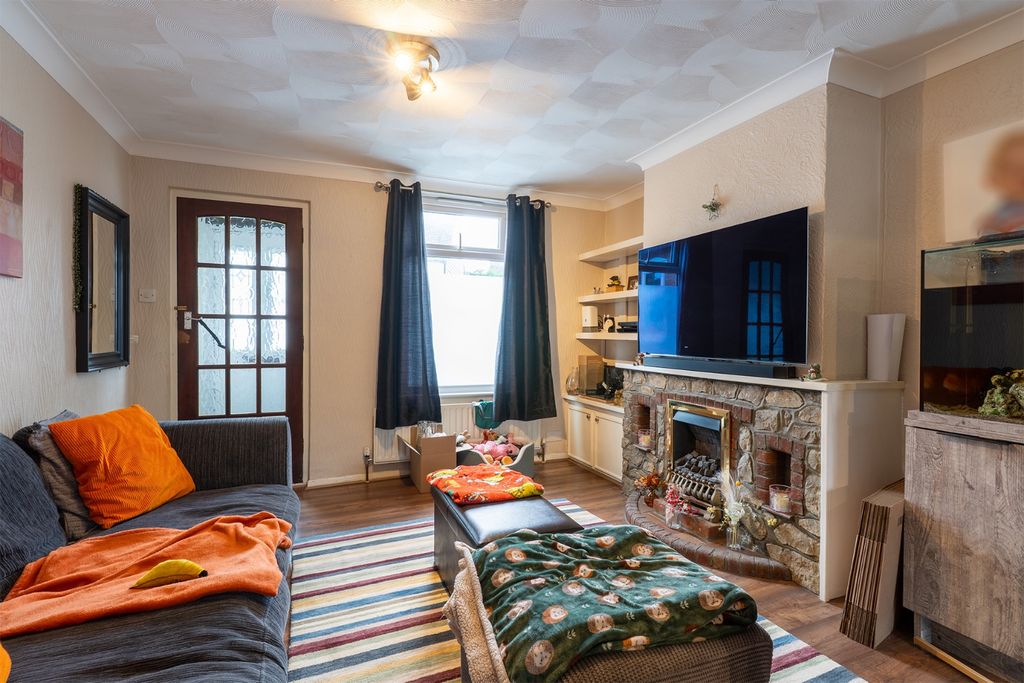 Property photo 3 of 15 4953923