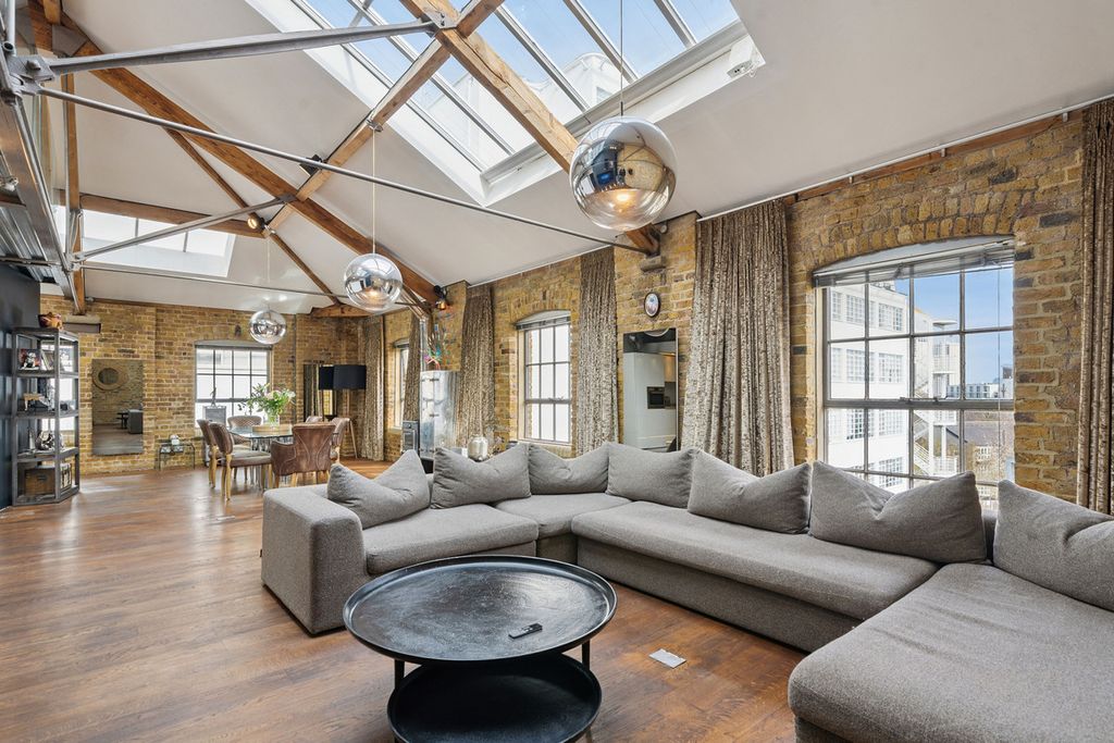 Property photo 1 of 20