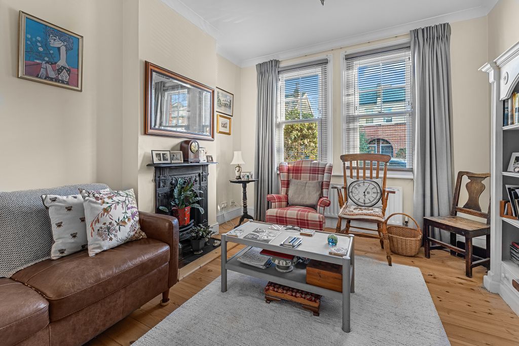 Property photo 2 of 13 Church Gardens (5)