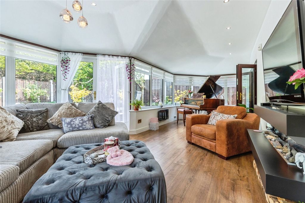 Property photo 1 of 21 Conservatory