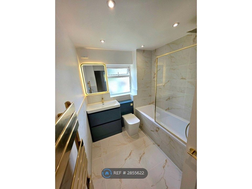 Property photo 3 of 17 Main Bathroom