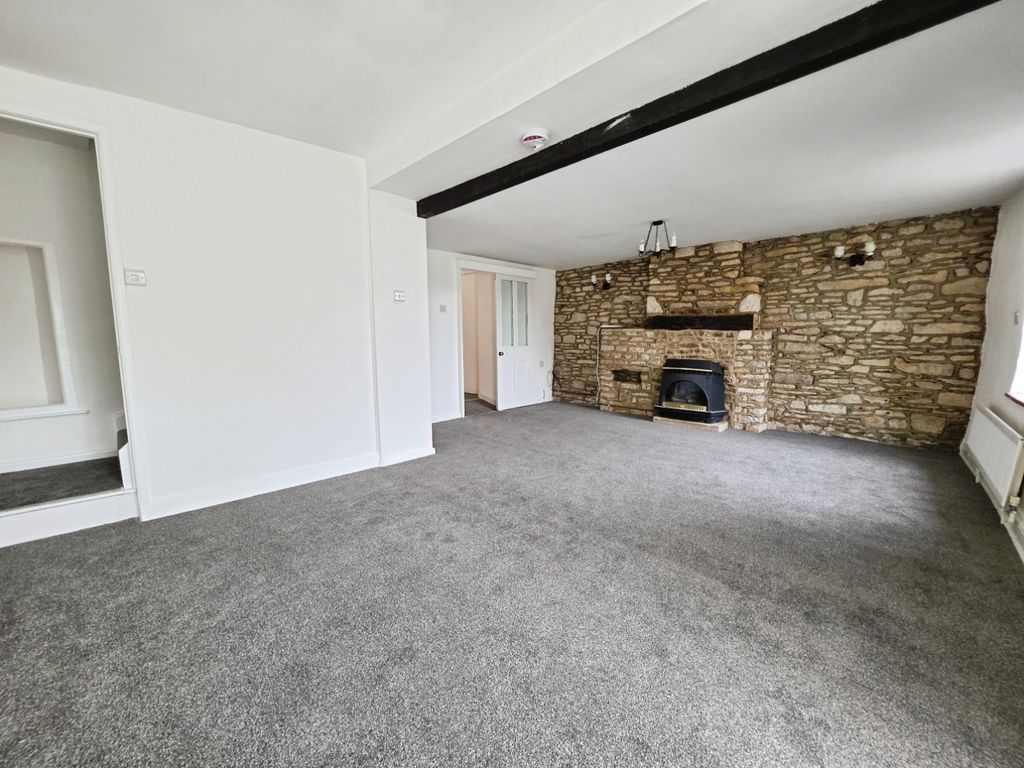 Property photo 2 of 14 Lounge