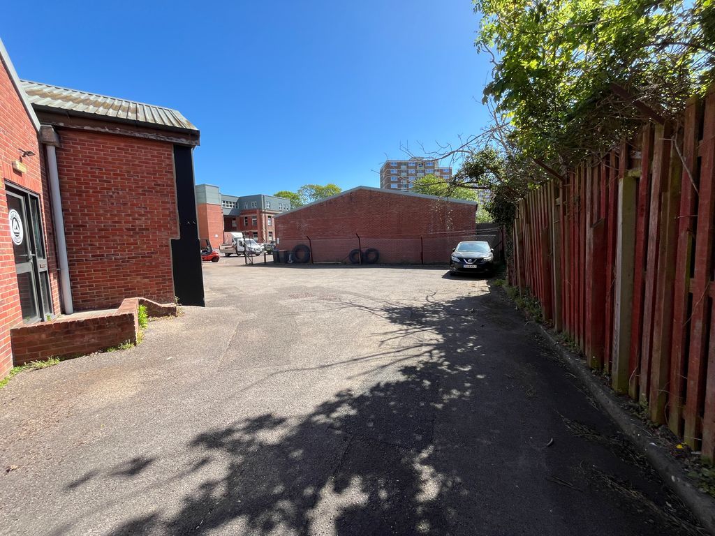 Property photo 2 of 6