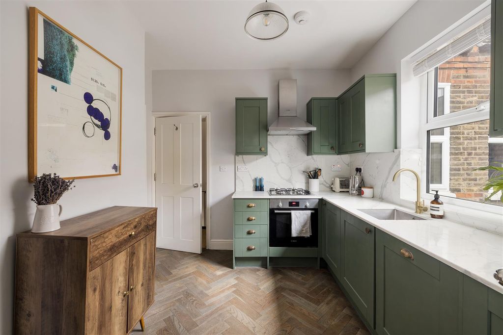 Property photo 3 of 36 33A Carr Road, E17