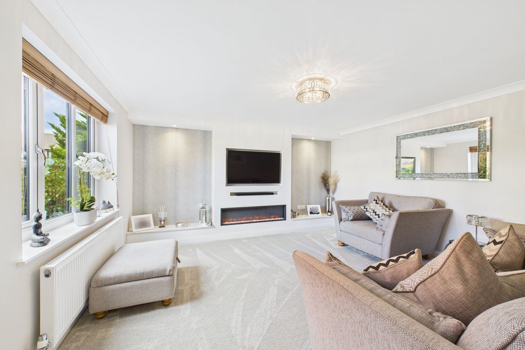 Property photo 3 of 25 Lounge