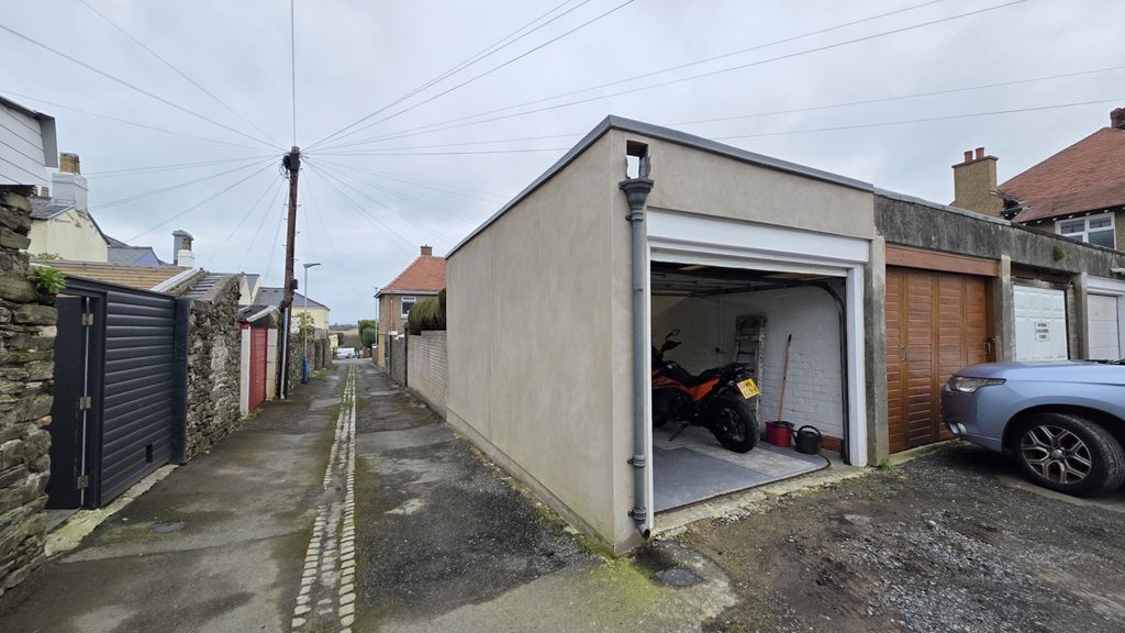 Property photo 3 of 31