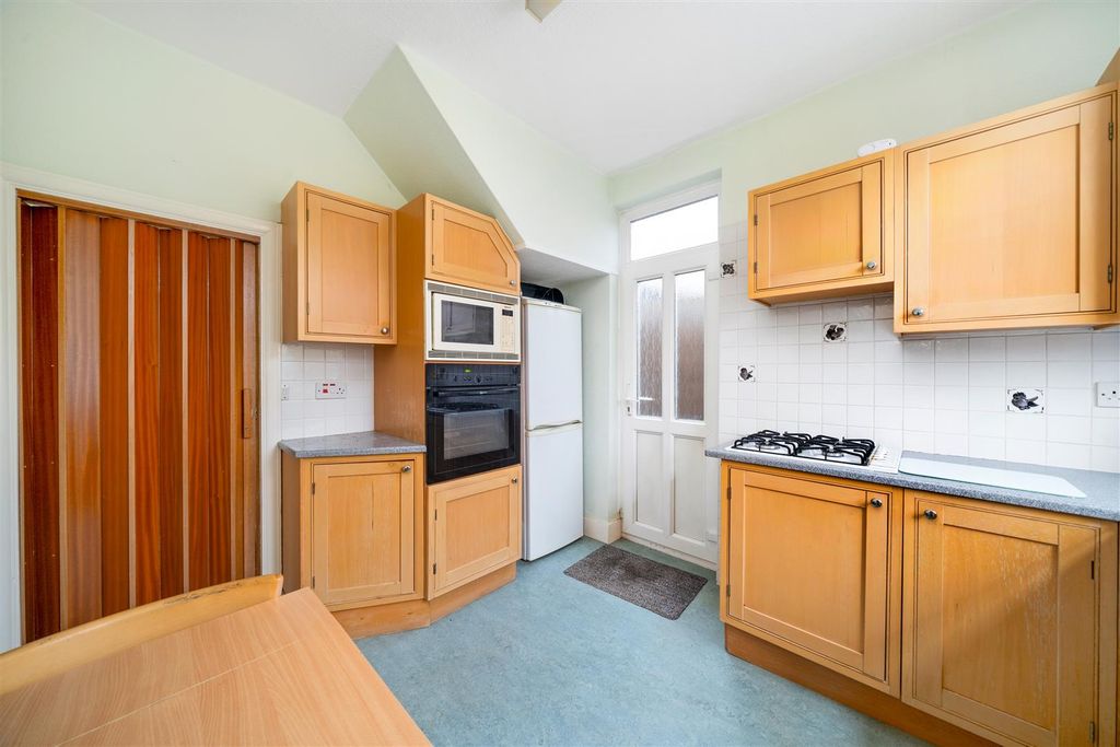 Property photo 3 of 12 Arundel Avenue