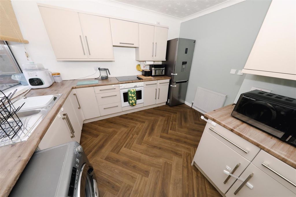 Property photo 3 of 17 C