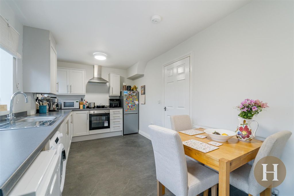 Property photo 3 of 23 Hadleigh Estate Agents-8.Jpg