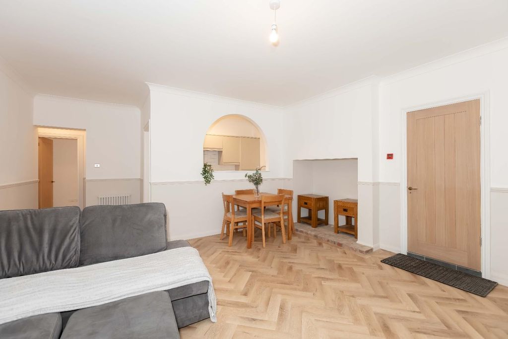 Property photo 2 of 12 Eaton Rd_3.Jpg