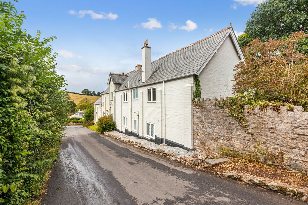 Property photo 2 of 34