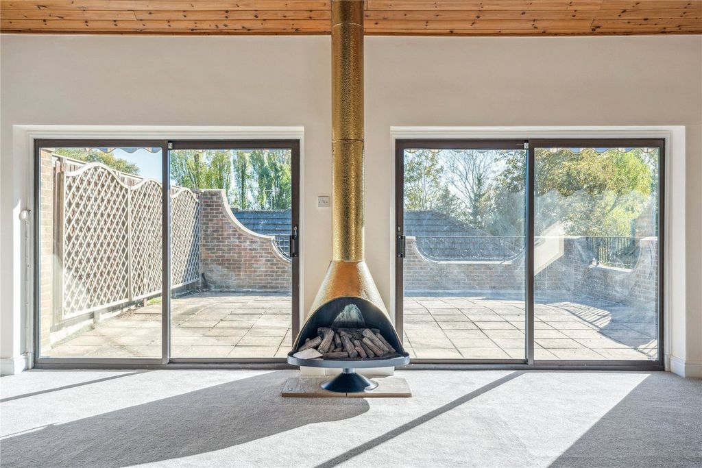 Property photo 3 of 14 Reception