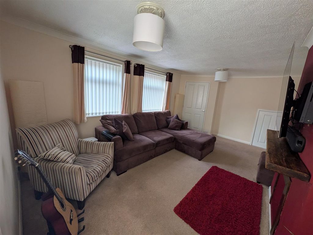 Property photo 3 of 12 Horsley Lounge Pic.Jpg