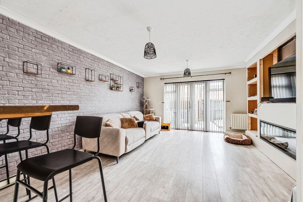 Property photo 3 of 15 Pbox-Img.Jpg