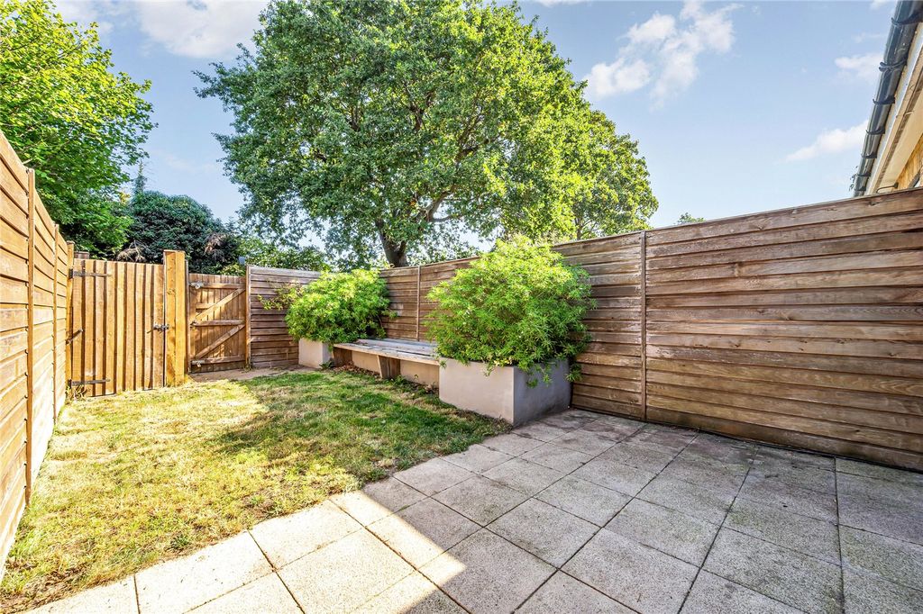 Property photo 1 of 8 Garden