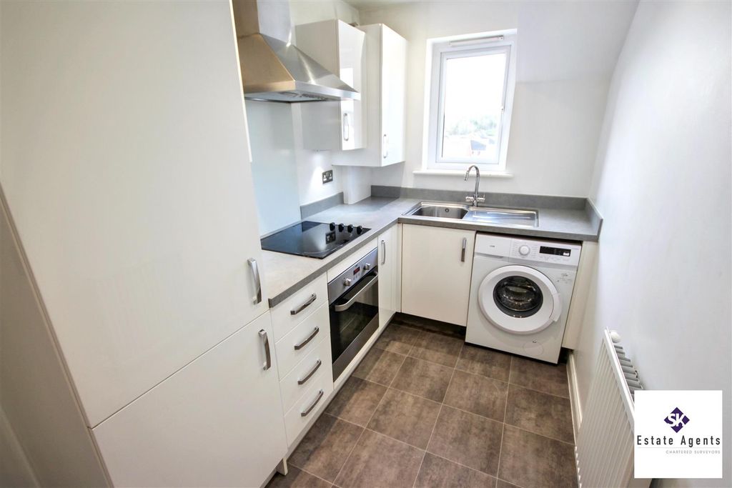 Property photo 3 of 12 Kitchen