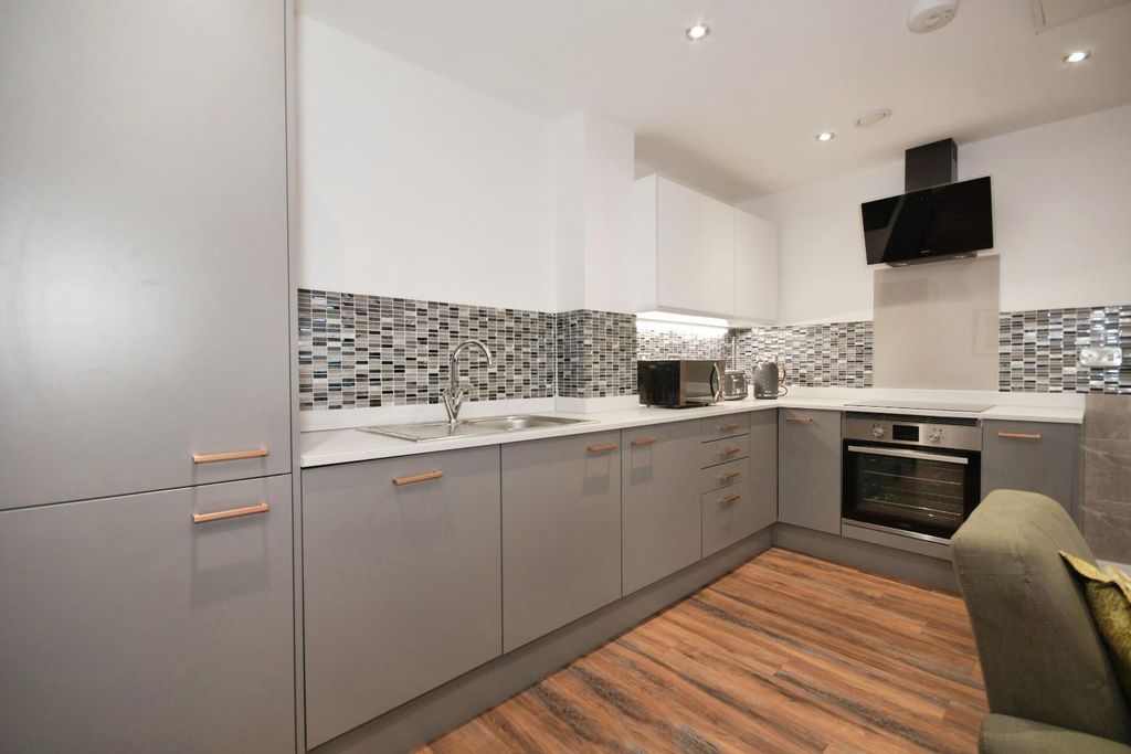 Property photo 3 of 25 Kitchen