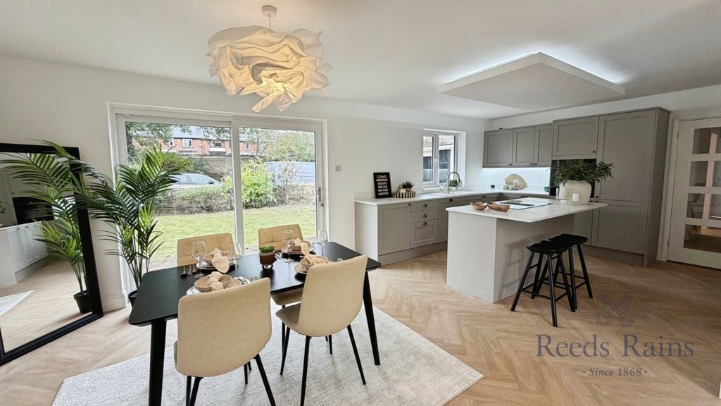 Property photo 3 of 16 Kitchen Dining Room