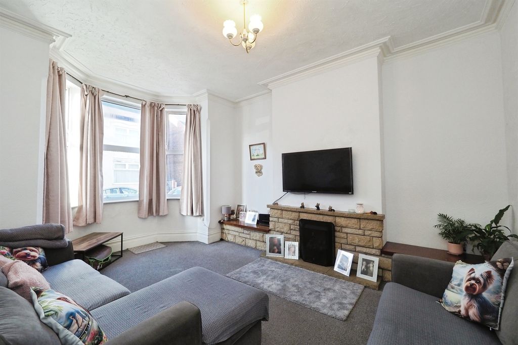 Property photo 2 of 17