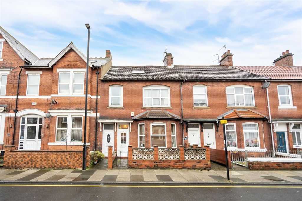 Property photo 1 of 7 External