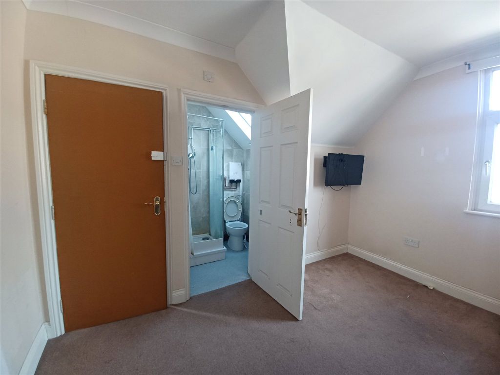 Property photo 2 of 5 Room