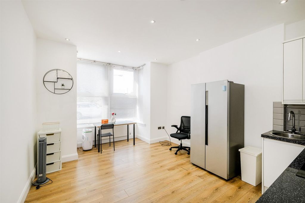 Property photo 2 of 13 2A Selsdon Road-2_Web.Jpg