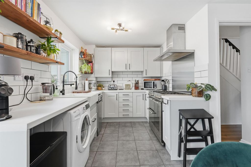 Property photo 3 of 18 Kitchen