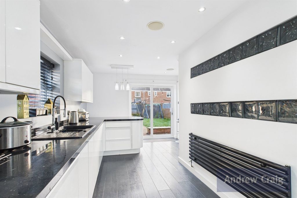 Property photo 2 of 12 Kitchen