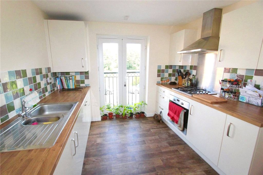 Property photo 2 of 11 Picture No. 18