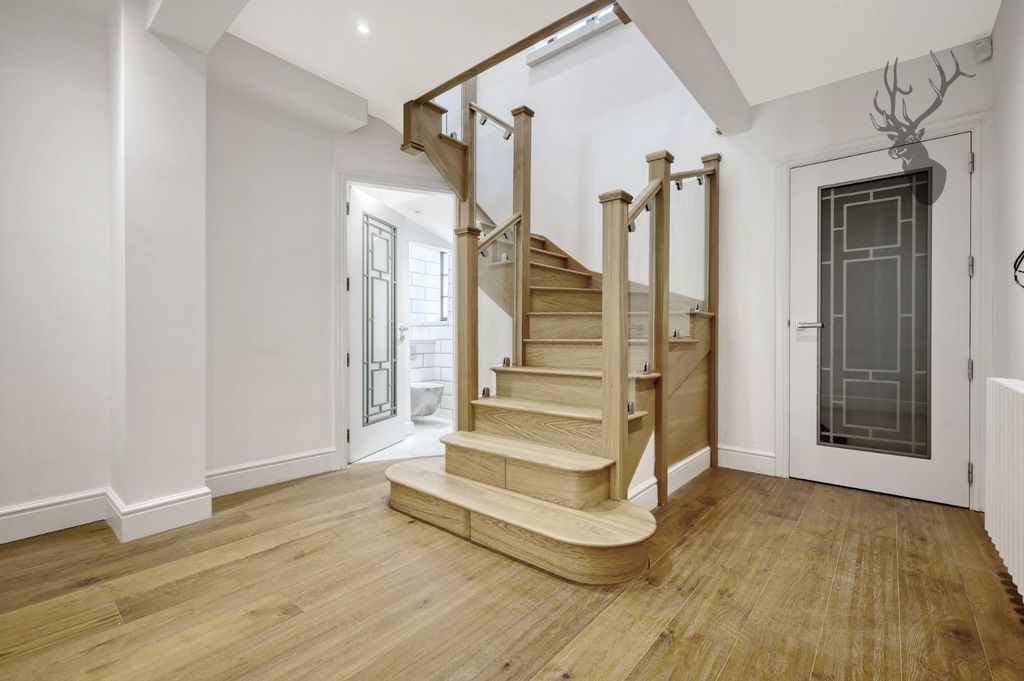 Property photo 2 of 35