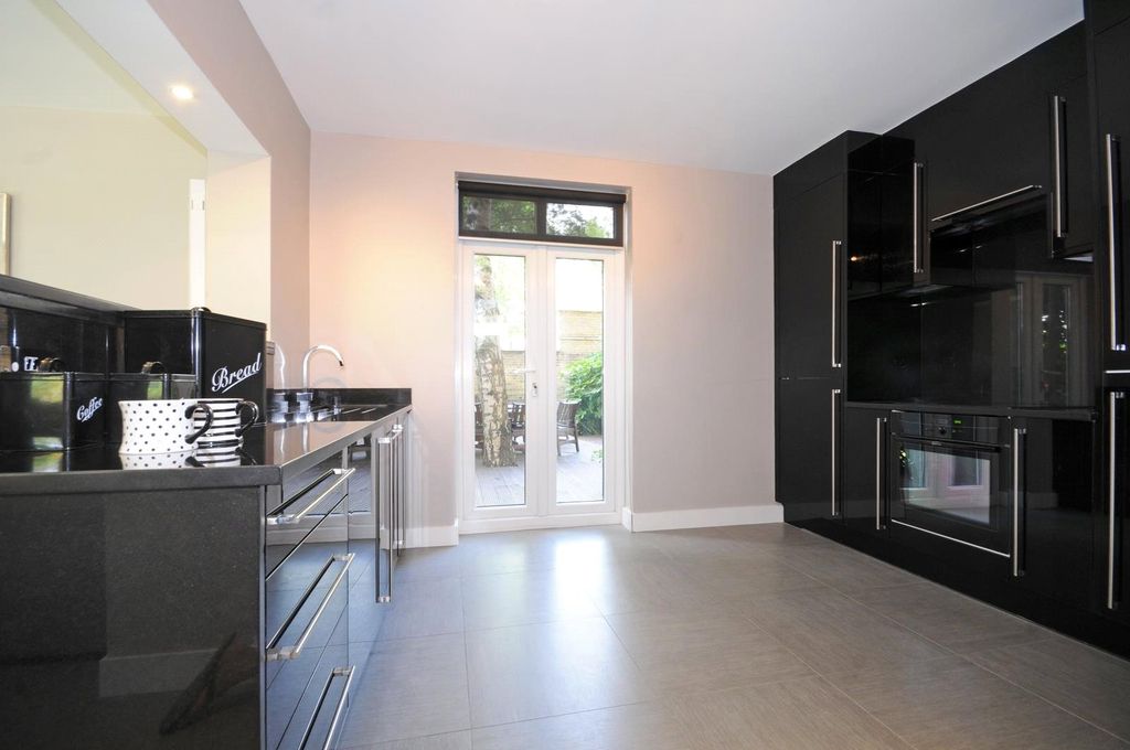 Property photo 3 of 14 Kitchen