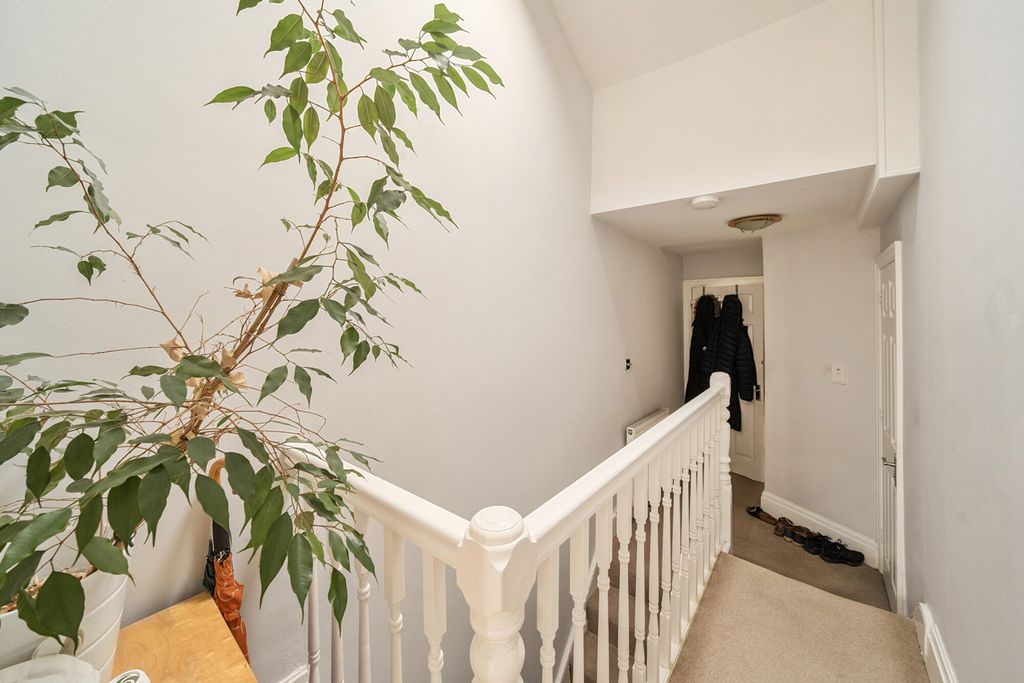 Property photo 3 of 9 1360949-13-68Dac6...