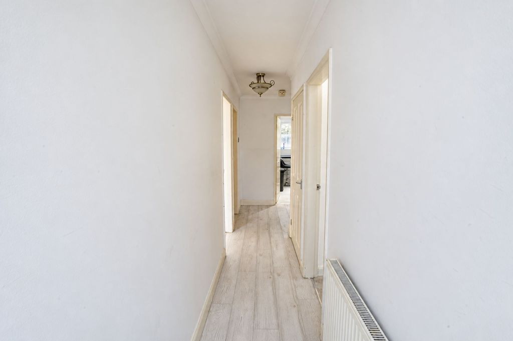 Property photo 2 of 10 Hallway