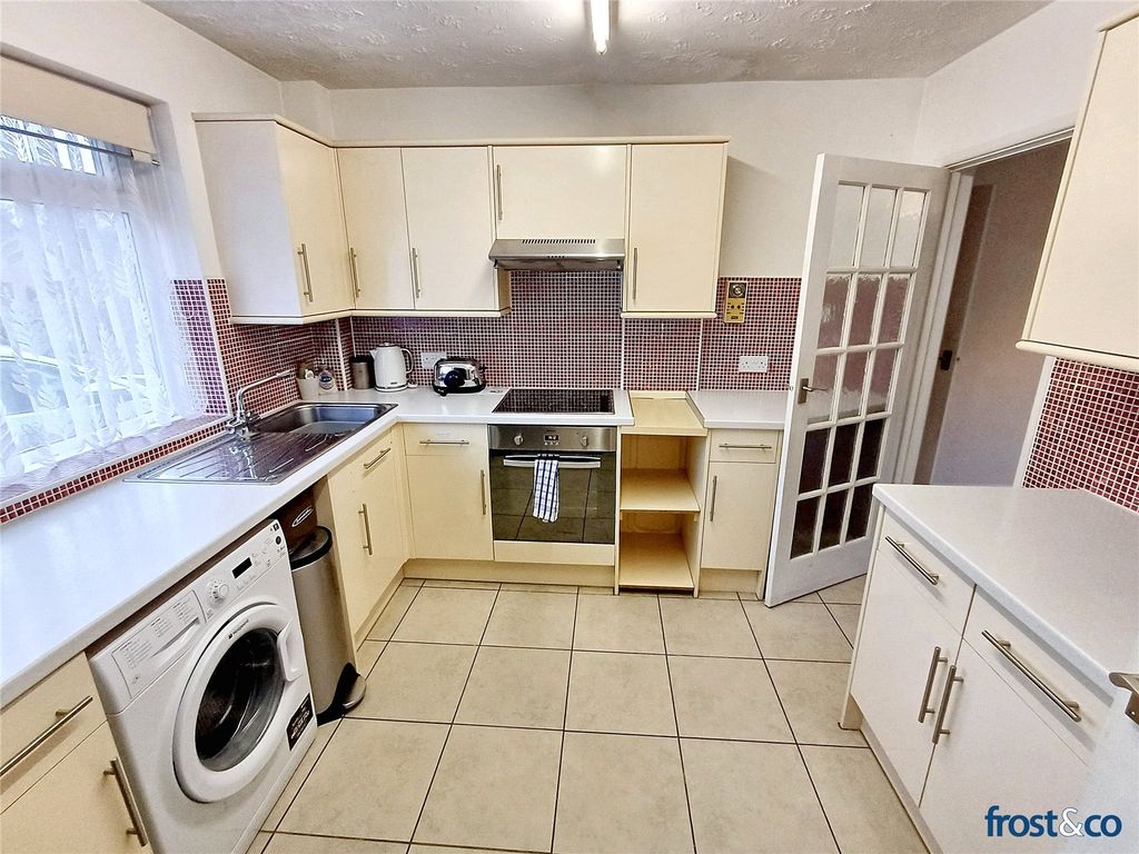 Property photo 3 of 18 Kitchen
