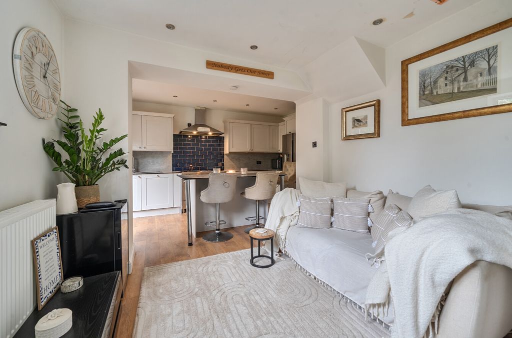 Property photo 3 of 14 1404745-10-6981F1...