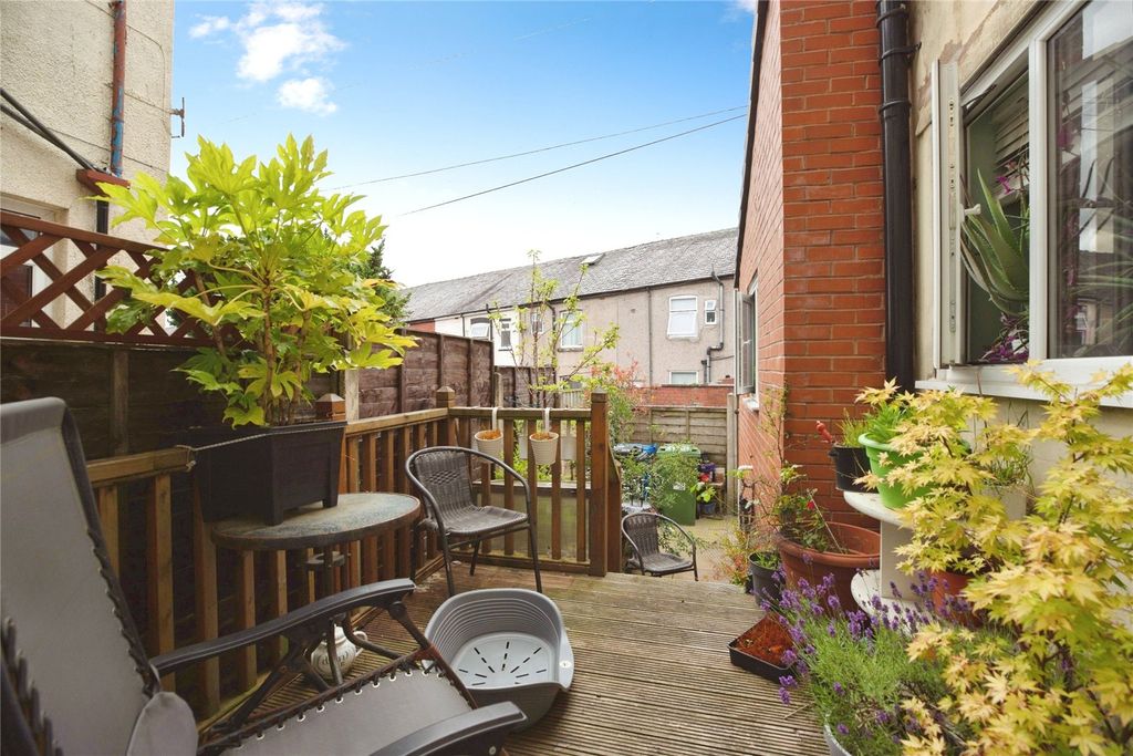 Property photo 2 of 22 Picture No. 15
