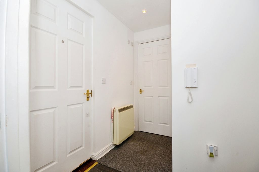 Property photo 3 of 10 Hallway