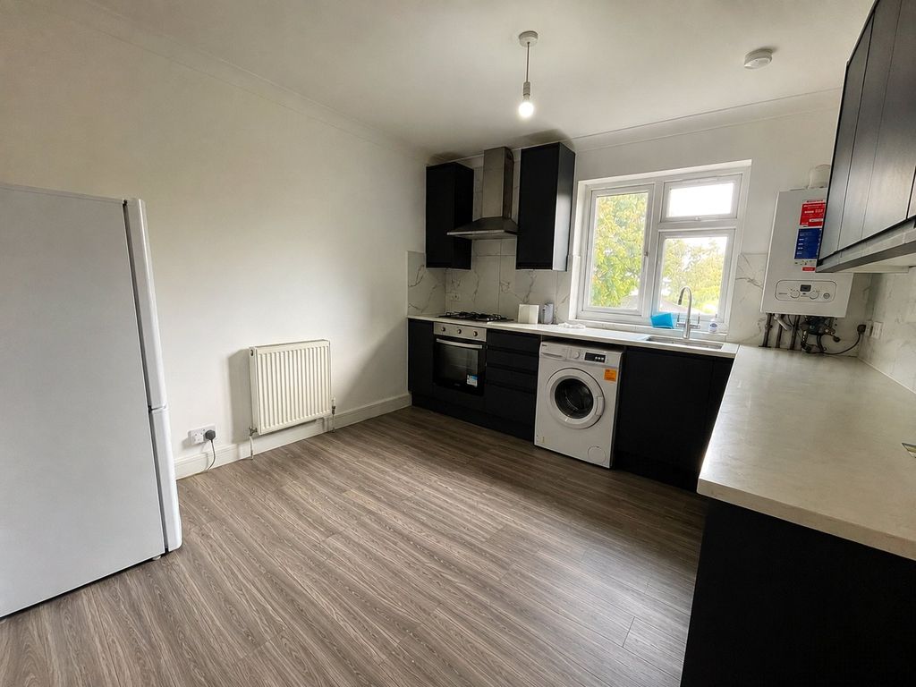 Property photo 2 of 10 Kitchen