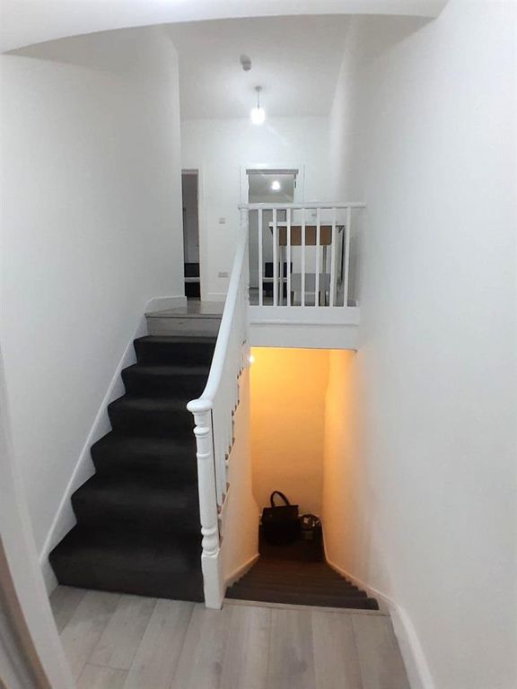 Property photo 2 of 9 Upstairs.Jpeg