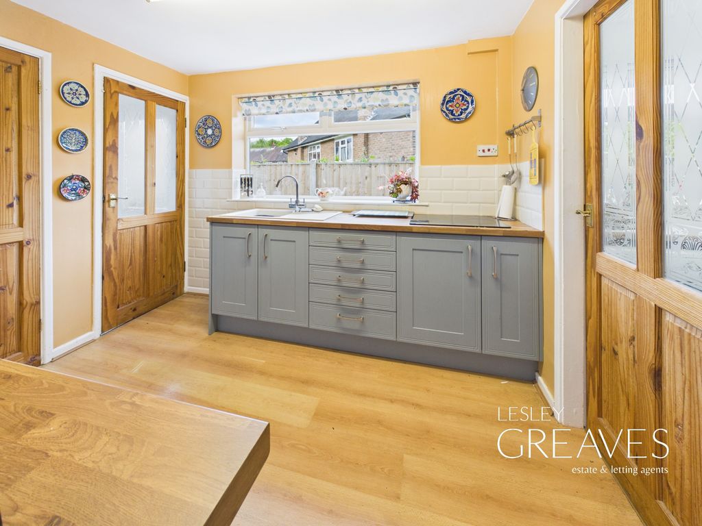 Property photo 3 of 17 Kitchen