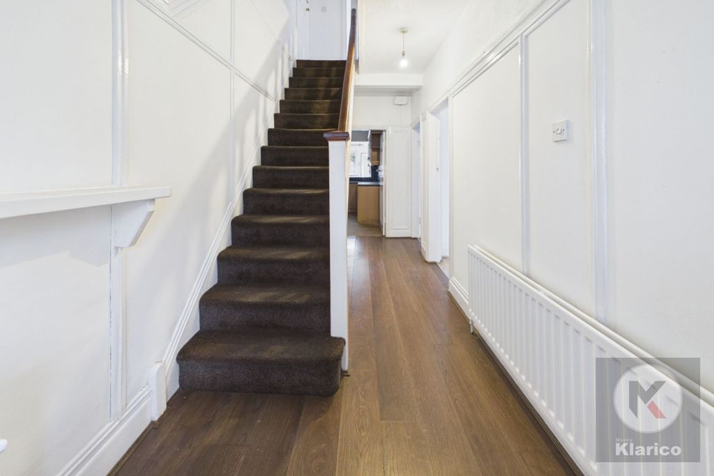 Property photo 2 of 18 Hall