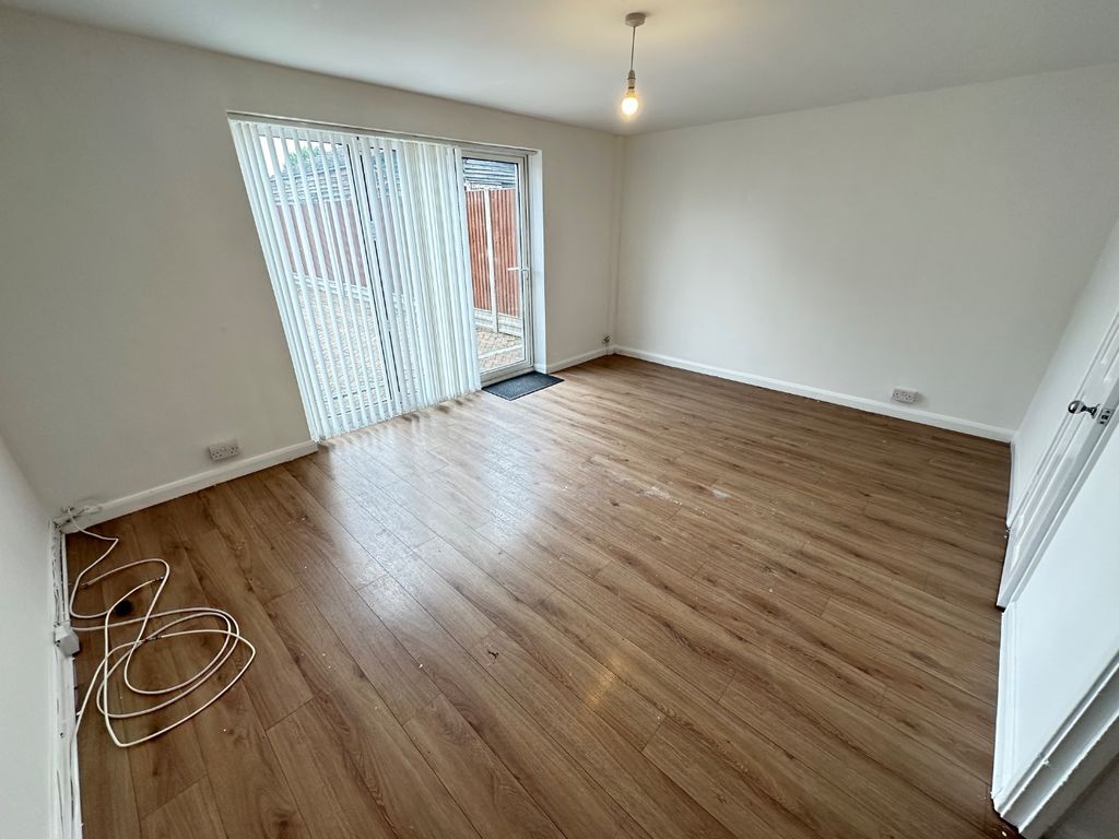 Property photo 3 of 11 4506372