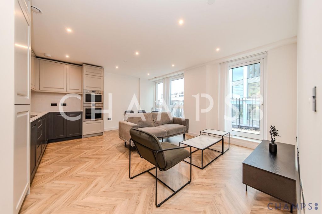 Property photo 1 of 16 Two Bedroom Apartment With Parking To Let