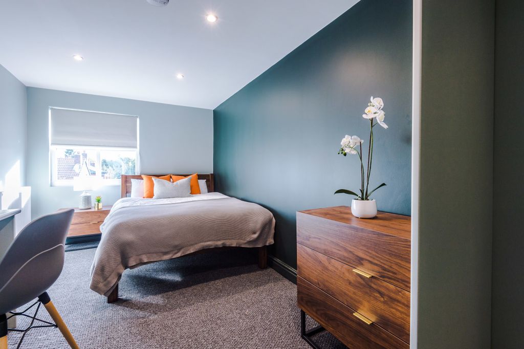 Property photo 2 of 17 77 Davenport, Bedroom 1