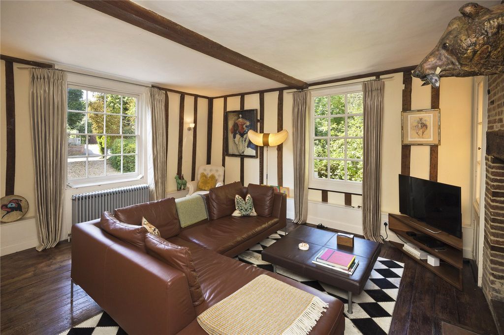 Property photo 2 of 24 Sitting Room