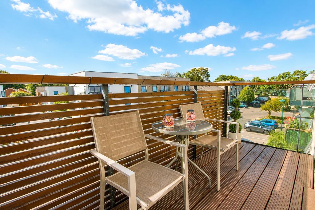 Property photo 2 of 19 Balcony