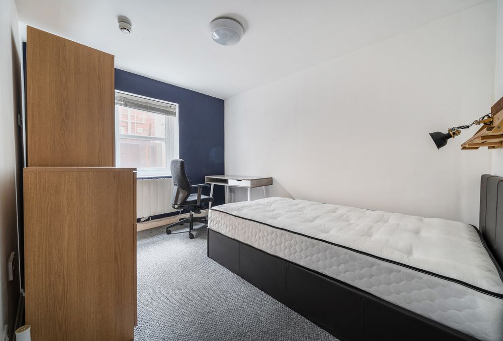 Property photo 2 of 24 1373731-7-6900F9B...