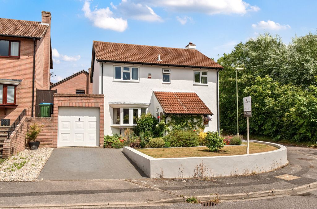 Property photo 1 of 12 1328017-30-687E5B...