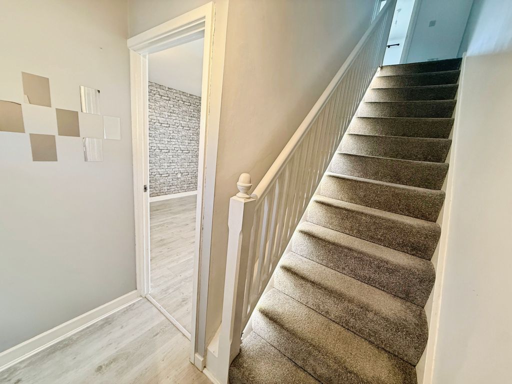 Property photo 2 of 12 Entrance Hall